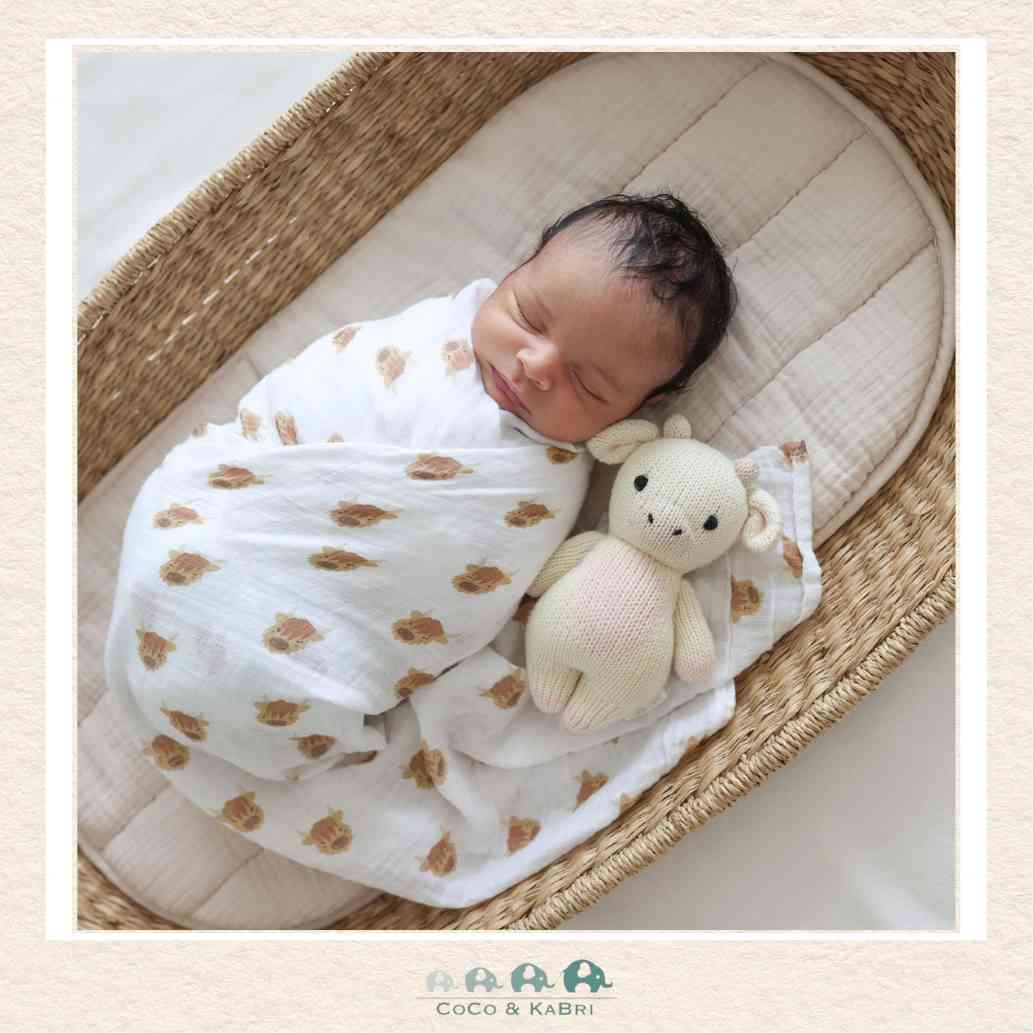 Lulujo: Cotton Muslin Swaddle Blanket - 40x40 - Highland Cow, CoCo & KaBri Children's Boutique, Brooks Alberta Canada
